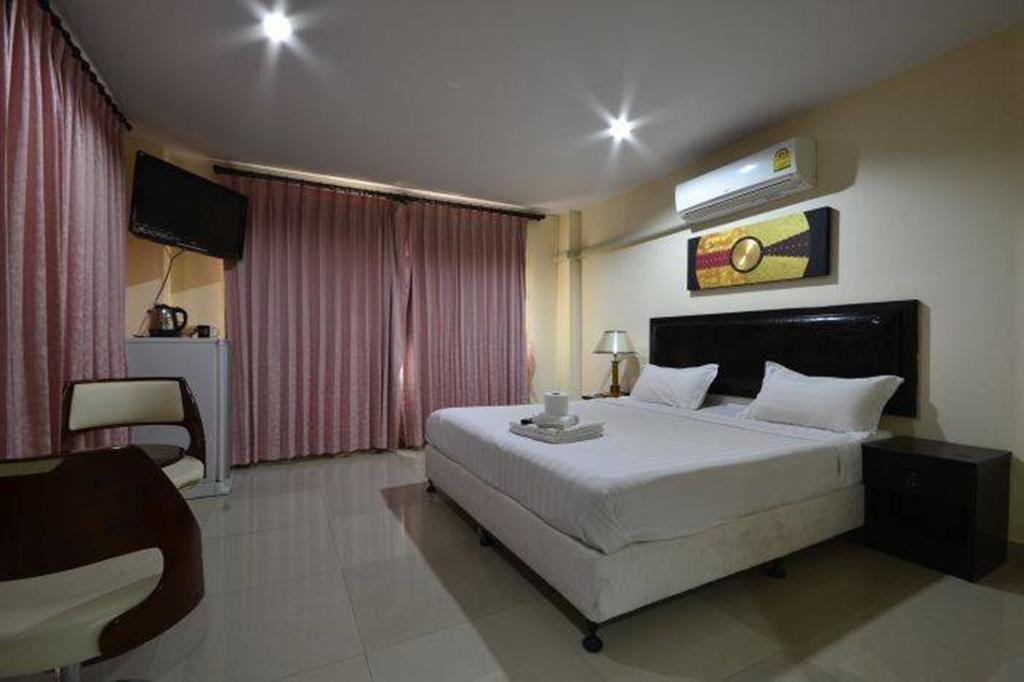 Royal Q & D Suites Паттайя Экстерьер фото