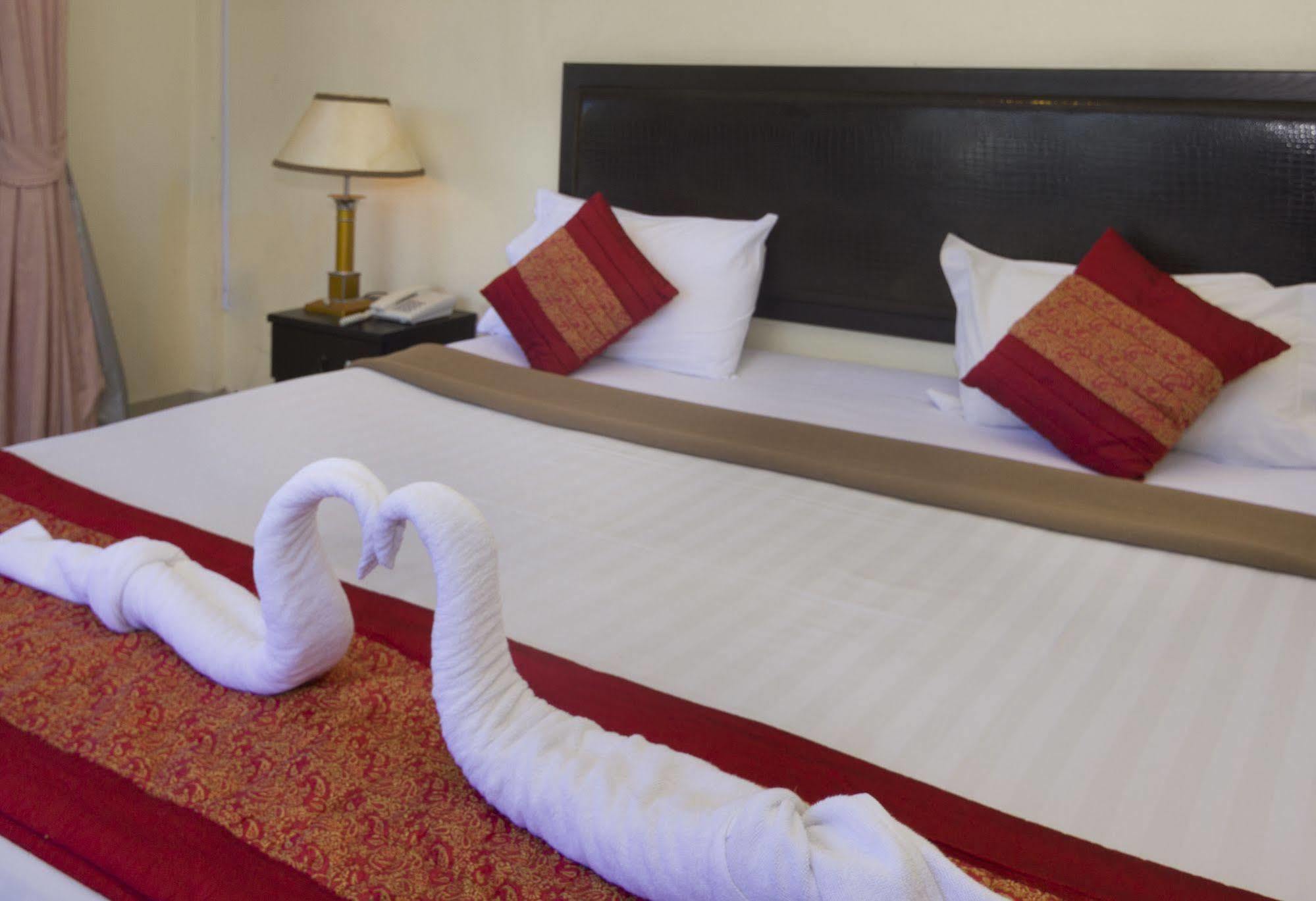 Royal Q & D Suites Паттайя Экстерьер фото